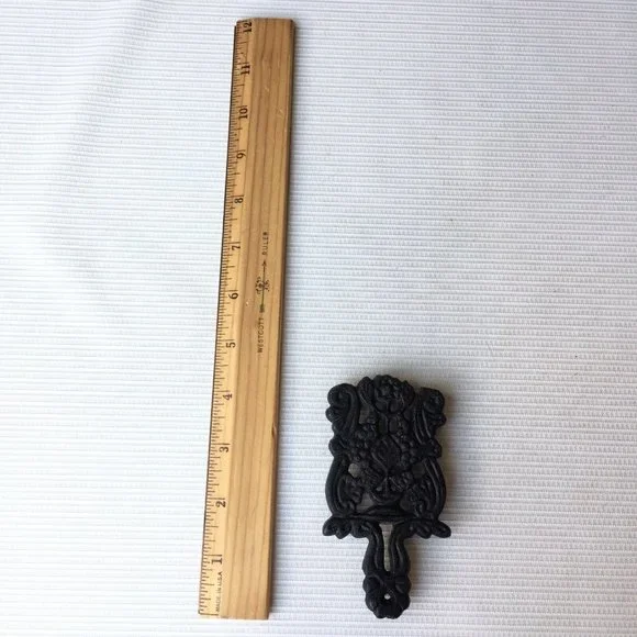 Small Cast Iron Metal Trivet Wall Hanging Decor Spoon Rest Floral Flower Vintage - Picture 2 of 12